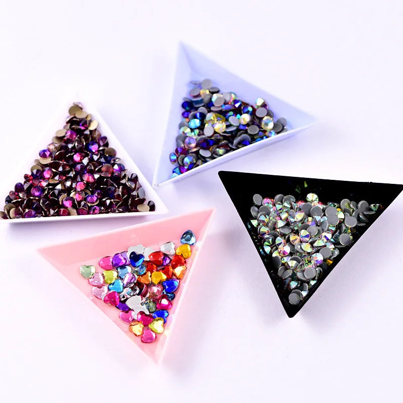 Wholesale 100Pcs/lot Plastic Triangle Jewelry Sorting Tray Gemstone Collection Storage Beads Crystal Nail Art Tool Tray
